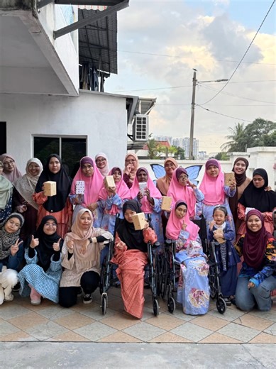 Alhamdulilah, dapat join projek pertama Santuni Insan Istimewa di Persatuan Kebajikan Ahsana Kuala Lumpur bersama LumoraPath Volunteer. Ingin menyumbang, sila ke page social media mereka di FB: Ahsana OKU Centre Untuk yang berminat dengan aktiviti volunteer boleh follow @lumorapathvolunteers for more upcoming project