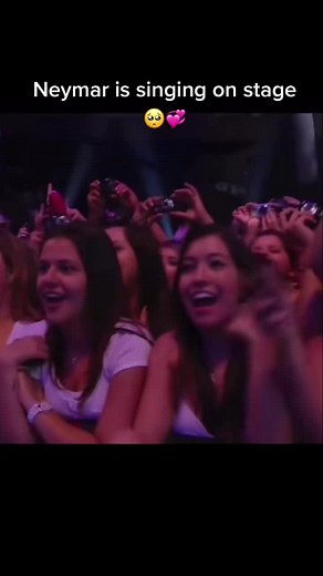 Soooo cuteeeeee🥰 #neymar #neymarjr #ney #njr #loveney❤️ #fy #fyp #foryou #foryoupage #viral #singing #goviral #🇧🇷