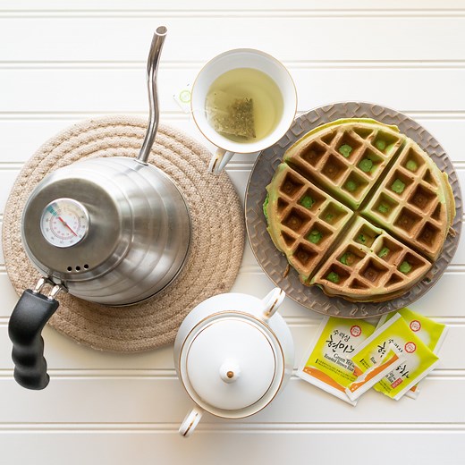 How to Make Vietnamese Coconut Pandan Waffles (Bánh Kẹp Lá Dứa) - Vicky Pham