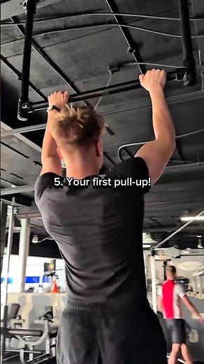 How to do a PULL UP? (easy progressions for beginners)💪🏻