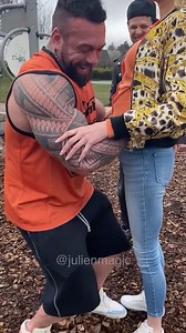 513K views · 2.3K reactions | Bodybuilder vs Unliftable Woman! #gym #fitness | Julien Magic | Facebook