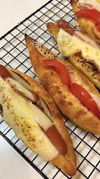 セミハードパンで作るホットドッグとサラダチキントマト🌭🍅 #パン作り #パン大好き人間 #手作りパン #石窯ドーム #キッチンエイド #趣味 #vlog #セミハード#ホットドッグ#ウインナーパン