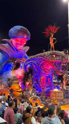 Carnevali Nel Mondo on Instagram: "Un’altra meravigliosa “carroza” della comparsa Marí Marí, del Carnaval del País 🧞‍♂️✨ #carnevalinelmondo #carnavaldelpais #gualeguaychu #carnaval"