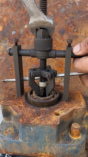 The Easy Way to Pull a Stuck Bearing 🛠️ #MechanicTips