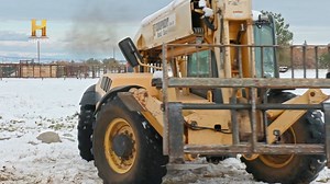 8.9M views · 217K reactions | La mayoría de los cazadores se enorgullecen de lo afilados que están sus cuchillos de desollar.  Todo esto y más en tu pantalla de History #HombresDeMontaña | HISTORY | Facebook