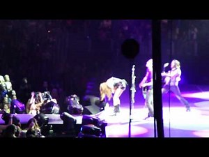 Miley Cyrus Live "7 Things"