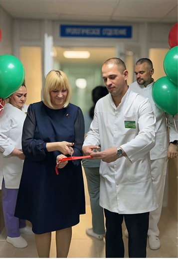 29 января в ГОКБ открылось обновленное урологическое отделение В Гомельской областной клинической больнице торжественно открыли модернизированное урологическое отделение, на мероприятии присутствовала начальник ООМП ГУЗО Гомельского облисполкома Татьяна Великанова. 📌 Отделение на 70 коек прошло полную реконструкцию с капитальным ремонтом палат и вспомогательных помещений, что значительно повысило комфорт для пациентов. Основные изменения коснулись технического оснащения: за два года отделение п