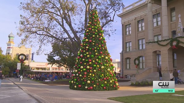 Georgetown lights historic square for holidays, drawing visitors to businesses