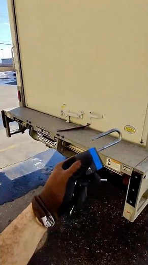 How to always find the correct key for your box truck lock. #hack #lock #rentalbusiness #boxtruck
