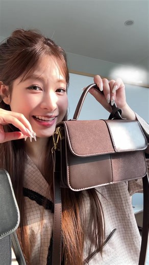 Túi xách nữ đẹp cho Tết 2023