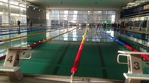 Molenbeek: totalement rénovée, la piscine Louis Namèche a rouvert ses couloirs - RTBF Actus