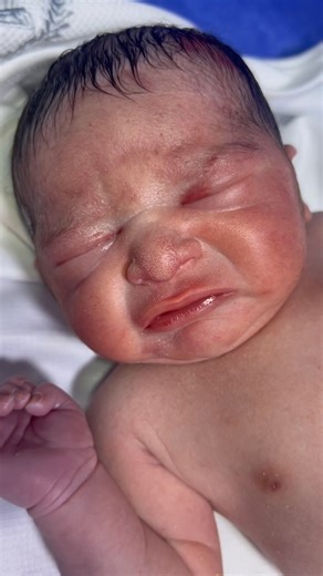 134K views · 10K reactions | #babyfirstminutes #love #baby Adorable little baby ❤️殺 | Baby first minutes | Facebook