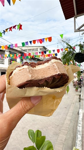Katherine 🍨 The Ice Cream Bike Lady on Instagram: "You have two options…..💖⤵️ ONE: build out your space and pay 100% of the rent, sign a long lease, fund all of the equipment, maintain all of the equipment, pay the electric bill & the water bill….I could go on and on. Or…. TWO: pay a fraction of the rent to share a space, not need to finance or maintain the equipment. Even if the commissary is $1000 per month (which most are not anything close to that)…..you’re still saving yourself a TONNNN o