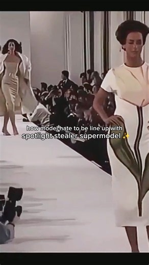 runway spotlight stealer remains icon👀✨ #yasmeenghauri #model #fashiondesign #runway #catwalk