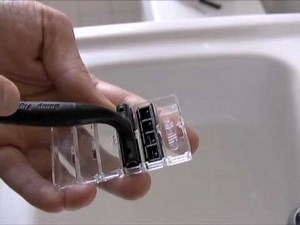 Attaching a Gillette Trac II Plus cartridge