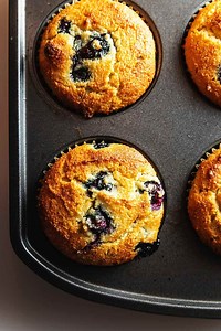 These keto blueberry muffins are good to have as a breakfast treat on hand to get you through those sweet cravings. Perfect for a low carb meal-prep or a tasty treat! Easy and under 30 minutes, makes these the best gluten free choice! ✅Recipe: https://jenniferbanz.com/keto-blueberry-muffins | Low Carb Recipes with Jennifer