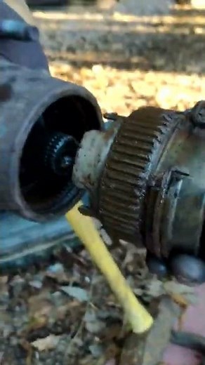 Ford F250 4x4 Auto Engage hub removal for broken Wheel Studs repair part 3