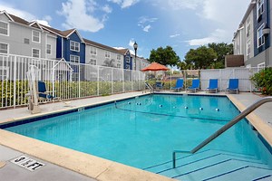Gallery & Amenities | Pelican Lake Apartments in Clearwater, Florida