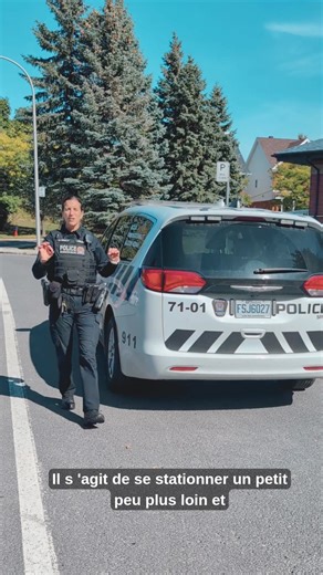 255K views · 1.3K reactions | Alerte : Le virus du syndrome de la porte sévit encore! Symptômes : *Irrésistible besoin de déposer son enfant exactement devant la porte d’entrée de l’école. *Perte temporaire de patience dans les files de voitures. *Illusion que marcher 2 minutes de plus est un sport extrême. Et si on vous disait que l’agente Mercille a un traitement à vous proposer…  | Service de police de l'agglomération de Longueuil | Facebook