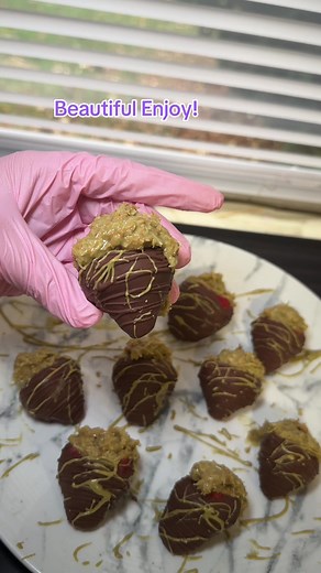 Make Delicious Chocolate Strawberries at Home