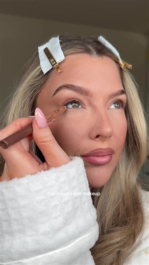 Easy Cat Eye Makeup Tutorial: Recreate a Classic Eye Makeup Look