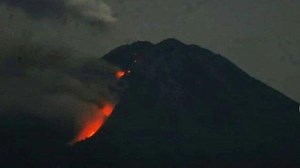 Gunung Semeru Meletus, Ini 5 Fakta di Balik Letusan Gunung Tertinggi di Pulau Jawa - Tribun Travel