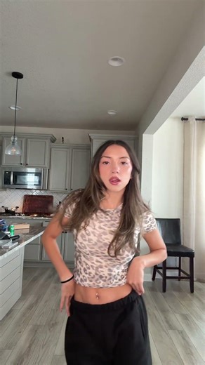 Me waiting for my 3 AM snacks like💃🍕#shorts #trending #modeling #creator #dance #reel #fypシ #model