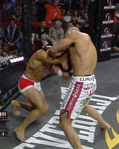 The Underground King got a huge reception in Philadelphia! Alvarez and Huerta put on a show for the fans on Broad Street #MMA #KO #Legend #Philly #combat | Bellator MMA