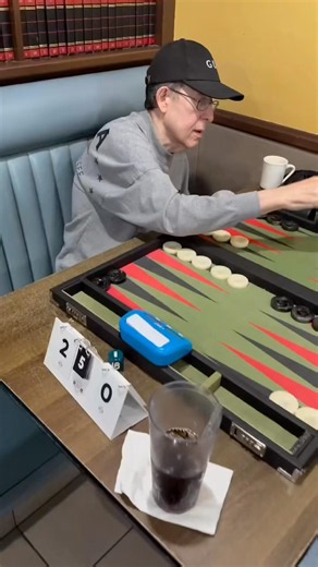 Gus vs Ivan - EPIC #Backgammon CLASH [Thai board]! 🎲🎲