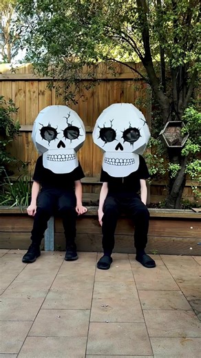 Giant Skull Heads for Halloween: DIY Project