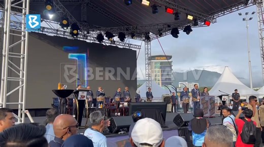 Perdana Menteri Datuk Seri Anwar Ibrahim meletakkan plak Hari Sukan Negara sebagai simbolik perasmian HSN2025 Peringkat Kebangsaan di Ipoh, Perak hari ini. 📹: Hafizuddin Yusof #digitalbernamatv #anwaribrahim #harisukannegara #ipoh #perak | Bernama TV