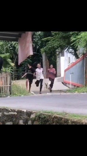 Jakarta Zoone on Instagram: "Cemas Gak tuh... . Follow @jakarta_zone Zona Hiburan Di #jakarta ! Bikin Heppy ! . #dagelan #ngakakkocak #vidiolucu #jakartakeras #lucu #lucuabislah"