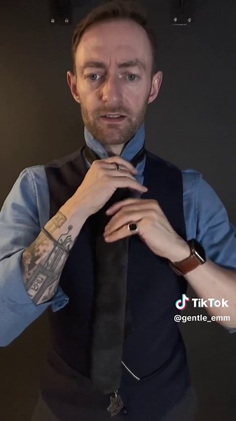 Krawatte richtig binden: Anleitung zur optimalen Länge