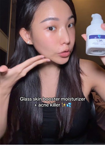 For acne skin and clogged pores this moisturizer helps it all! For all skin types and it contains 19k ppm activ soothing complex and botanical mixtures to give you glass skin ✨