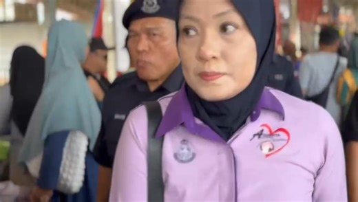 28 FEBRUARI 2026 | SABTU | MEDAN NIAGA SATOK, KUCHING, SARAWAK RANGKUMAN VIDEO PROGRAM WALKAABOUT PENCEGAHAN JENAYAH DAN MAJLIS BERBUKA PUASA YDH KPD KUCHING BERSAMA FRONTLINER (MPV DAN URB) Program ini adalah salah satu usaha pihak PDRM dalam mencegah jenayah melalui kehadiran polis yang proaktif, meningkatkan kesedaran pencegahan jenayah dalam kalangan orang awam, mengumpul serta berkongsi maklumat dan isu setempat serta mengeratkan hubungan polis dengan masyarakat. Turut hadir bersama Encik G