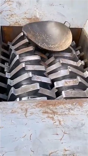 Old Pots Shredding for Recycling | Metal Shredder Machine Crushing Kitchenware