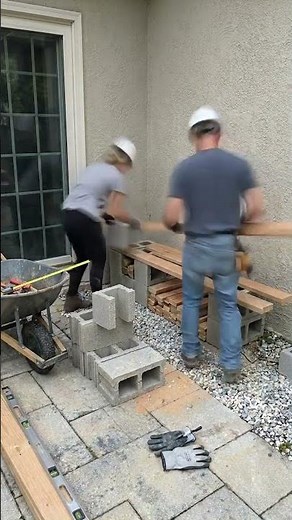 Build a Modern Outdoor Bench With Concrete Blocks #diy #outdoordecor #woodworking