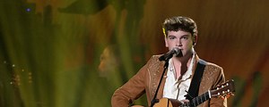 Slater Nalley Channels Bruce Springsteen During 'American Idol' Performance