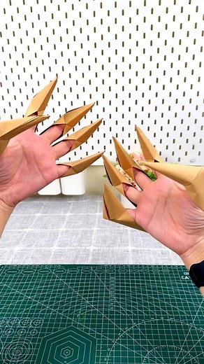 Do you remember your childhood origami claws? It's very fun to wear on your hands, let's fold it together with the children. #parentchildhandwork #parentchildhandmade #kindergartenhandwork #parentchild #interesting #children #handmade #creative #creativeart #origami #claws #fun paper craft ideas | paper craft ideas