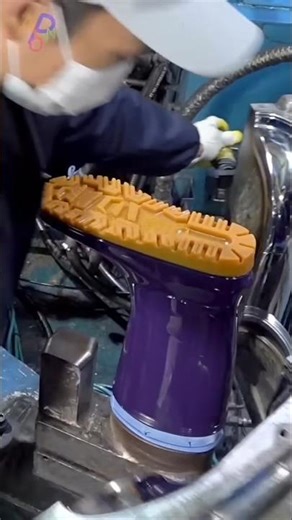 processus de fabrication de bottes en caoutchouc #shorts​ #shoes​ #boots​ #factory #asmr