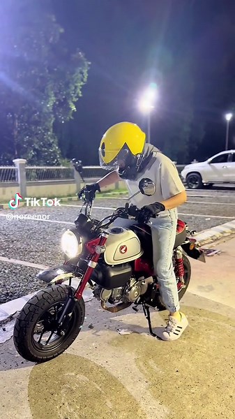 Riding the Honda Monkey 125: Classic Motorcycle Experience
