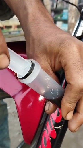 Easy Master Superbike 💉🏍️ Gerol Jumper Oil Technique Using Syringe | Smart Motorcycle Repair Hack!