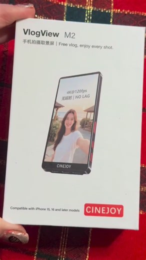 Vanesa Collino on Instagram: "As a content creator I am always looking for the best in helping me with the filming to make it more easier for me. That’s why I was so happy to find the CineJoy M2 Back Selfie Monitor Screen from @eachshot.ca True Plug & Play Convenience: No apps, settings, or technical skills needed. Simply connect via Type-C to iPhone 15 and above series and start shooting instantly—save time on setup. Magnetic “Clip & Go” Simplicity: The integrated magnetic clip attaches securel