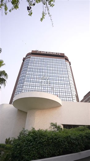 From our scenic outdoor views to melange of experiences indoor, at Le Meridien New Delhi join us for a celebration of moments — from a delectable brunch at ‘𝐓𝐡𝐞 𝐎𝐧𝐞’, an Indian fare at 𝐞𝐚𝐮 𝐝𝐞 𝐌𝐨𝐧𝐬𝐨𝐨𝐧, coffee & more at 𝐋𝐨𝐧𝐠𝐢𝐭𝐮𝐝𝐞, a Pan Asian delight at 𝐋𝐞 𝐁𝐞𝐥𝐯𝐞𝐝𝐞𝐫𝐞 to cocktails and more at 𝐍𝐞𝐫𝐨! 🍸 | Le Meridien New Delhi