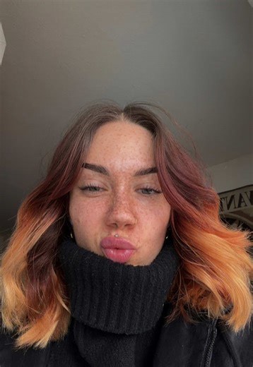 Frag dich: Wer bist du wirklich, wenn keiner hinsieht und du mit dir alleine bist ? Was macht dich als Mensch aus? Was liebst du an dir ? ( Ich guck manchmal nach oben um meine Worte richtig zu sortieren und zu finden, weil mein adhs es wirklich schwer macht ) #traumaheilung #sicherheit #selbstbewusstsein #nervensystemregulieren #toxischesverhalten