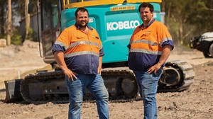 Australian Earthmoving Magazine // Daniel and Drew Lumsden Over the...
