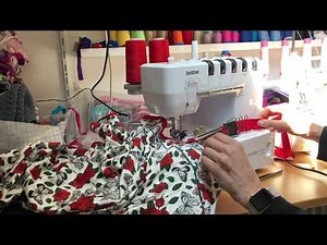 Oaki doki Tricot biaisband naaien met de coverlock en de biesgeleider.