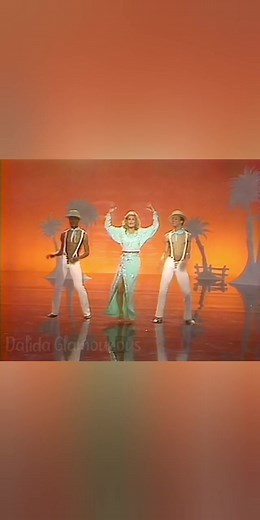 Il faut danser Reggae, 1980 #dalida #dalidaglamourous #dalidaforever #dalida #dalidagigliotti #ilfautdanserreggae #1980 #dalida1980 #numeroun
