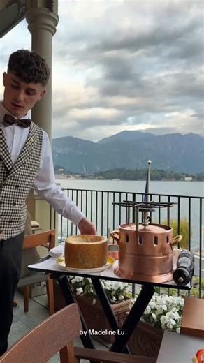 Cacio e pepe served table side at the Grand Hotel Tremezzo, overlooking Lake Como 🍝🤯Does it get any better than this? 🤷🏽‍♂️With lu_madeline
