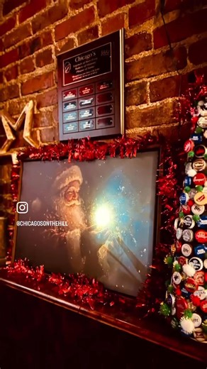 ✨We’re not one of the big, typical “holiday pop-up” bars. We don’t ever make the list. Mostly because we forgot to charge $30 for a drink and require a reservation 6 years in advance. 😅 We’re the chill one. The fun one. Just good drinks, good people, and immaculate Christmas decor vibes. You gotta come see for yourself. Cheers. 🍸🎄 | Chicago's